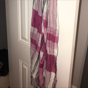 Cute checkered black, pink & white scarf!